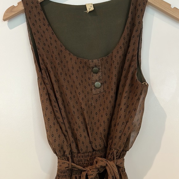 Vintage style brown sheer dress with black print. - Picture 2 of 3